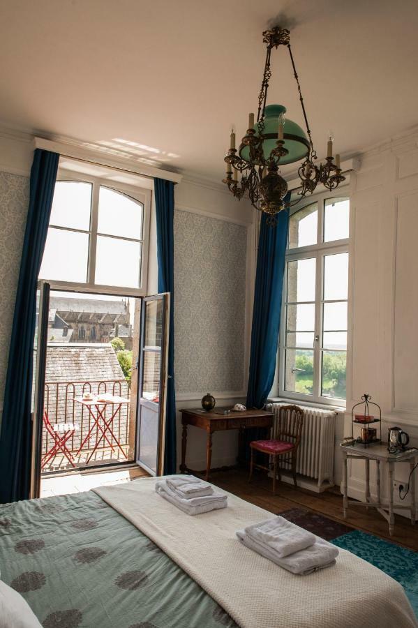 Hotel Particulier Le Mercier De Montigny -Une Nuit Sur Les Remparts- Fougères Exterior foto